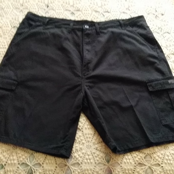 Men Wrangler Black Jean Shorts - Picture 4 of 7